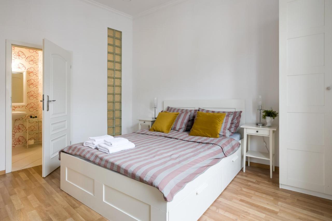 Discover Krakow Apartments - 3 Rakowicka St - Classic Apartments Near Main Station - Netflix Экстерьер фото